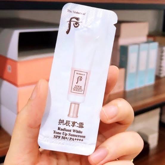 🌸 The History of Whoo

Radiant White Tone Up Sunscreen SPF 50+/PA++++ (1ml Trial Pack)-1 sachet