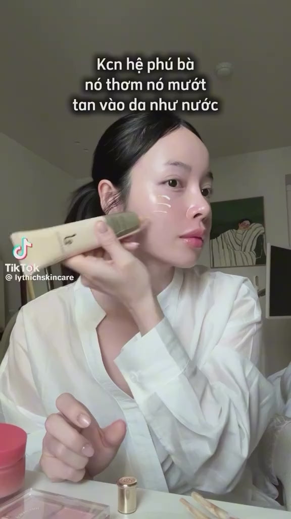 🌸 The History of Whoo

Radiant White Tone Up Sunscreen SPF 50+/PA++++ (1ml Trial Pack)-1 sachet